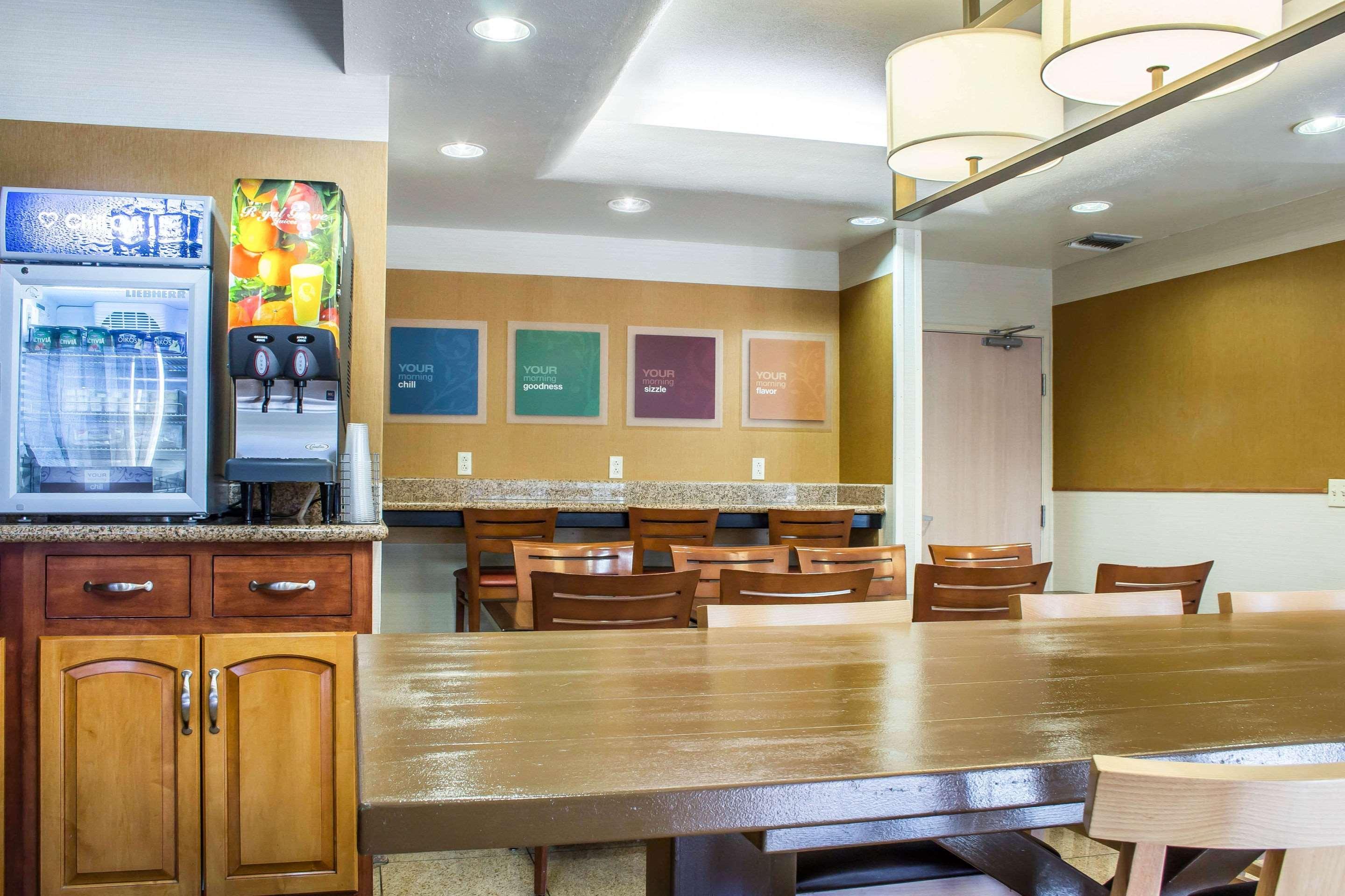 Hotel Comfort & Near Kino Sports Complex