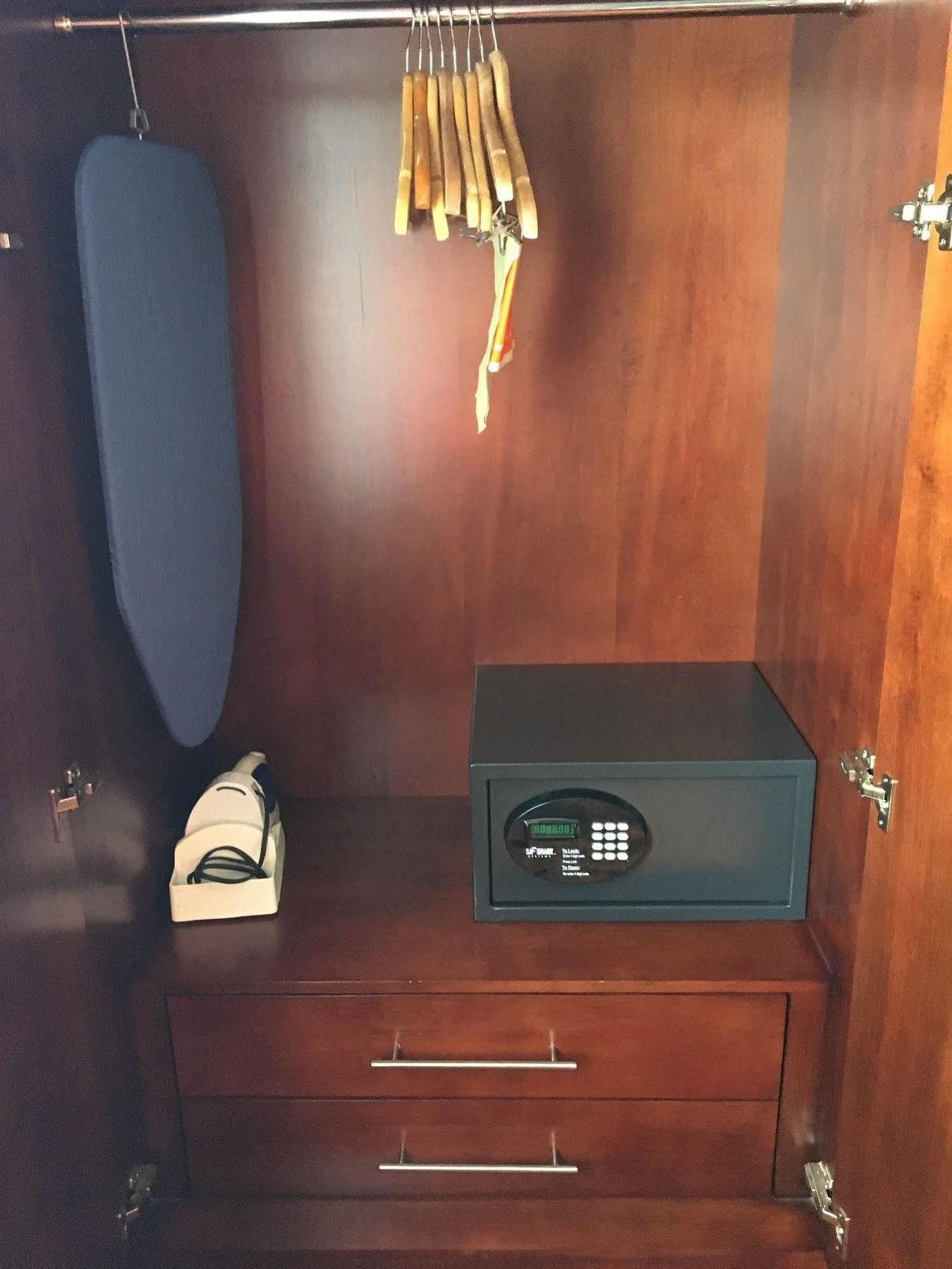 Comfort & Near Kino Sports Complex Hotel